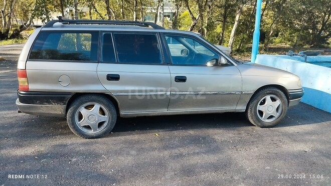 Opel Astra 1996, 342,000 km - 1.6 l - Qusar