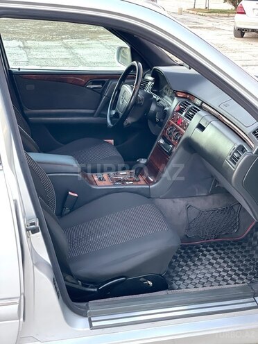 Mercedes E 220 d 1998, 450,382 km - 2.2 l - Sumqayıt
