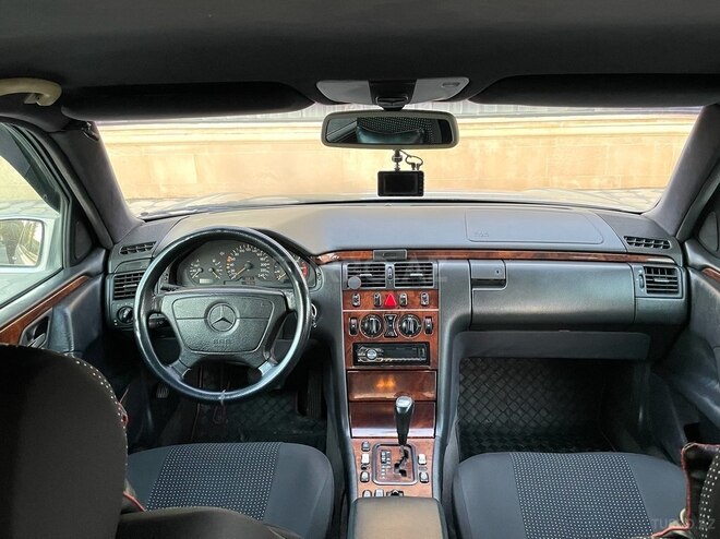 Mercedes E 220 d 1998, 450,382 km - 2.2 l - Sumqayıt
