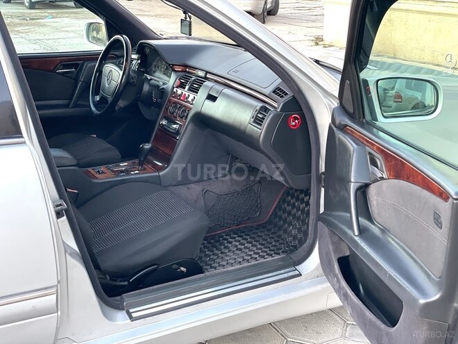 Mercedes E 220 d 1998, 450,382 km - 2.2 l - Sumqayıt