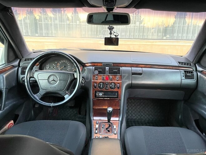 Mercedes E 220 d 1998, 450,382 km - 2.2 l - Sumqayıt