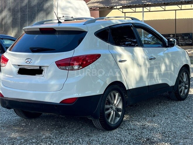 Hyundai ix35 2010, 210,000 km - 2.4 л - Xudat