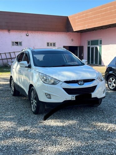 Hyundai ix35 2010, 210,000 km - 2.4 л - Xudat