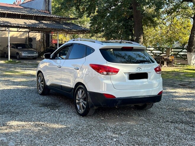 Hyundai ix35 2010, 210,000 km - 2.4 л - Xudat
