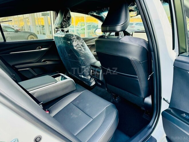 Toyota Camry-13