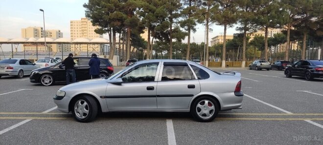 Opel Vectra 1998, 325,000 km - 1.8 l - Sumqayıt
