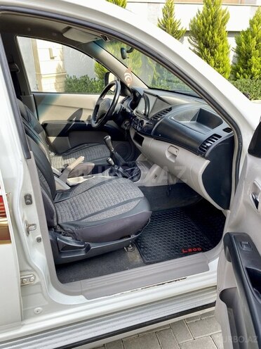 Mitsubishi L200 2007, 329,000 km - 2.5 l - Bakı