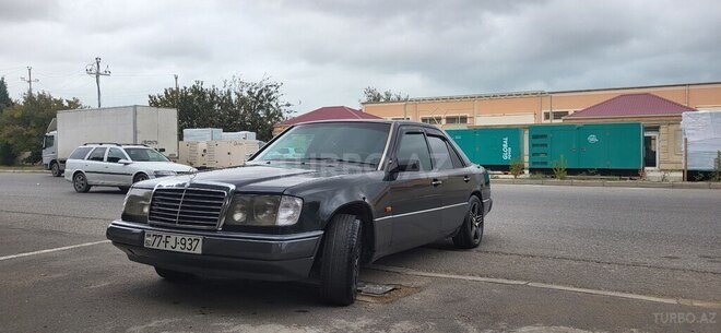 Mercedes E 220 1993, 518,000 km - 2.2 l - Sumqayıt