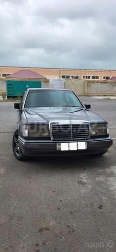 Mercedes E 220 1993, 518,000 km - 2.2 l - Sumqayıt