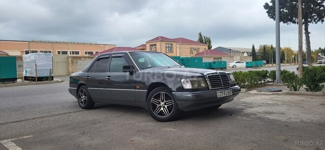 Mercedes E 220 1993, 518,000 km - 2.2 l - Sumqayıt