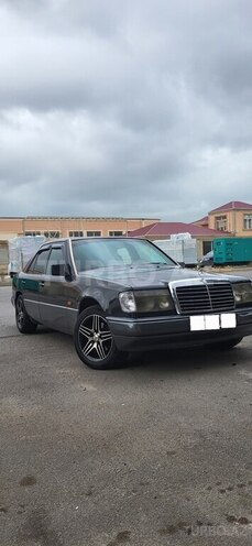 Mercedes E 220 1993, 518,000 km - 2.2 l - Sumqayıt