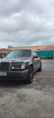 Mercedes E 220 1993, 518,000 km - 2.2 l - Sumqayıt