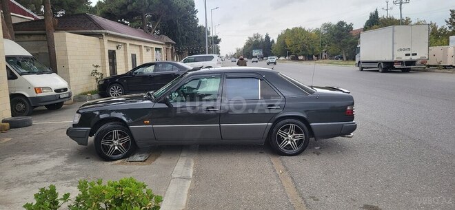 Mercedes E 220 1993, 518,000 km - 2.2 l - Sumqayıt