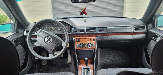 Mercedes E 220 1993, 518,000 km - 2.2 l - Sumqayıt