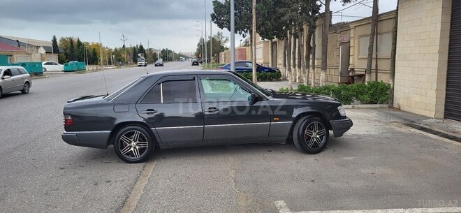 Mercedes E 220 1993, 518,000 km - 2.2 l - Sumqayıt