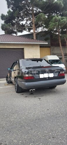 Mercedes E 220 1993, 518,000 km - 2.2 l - Sumqayıt