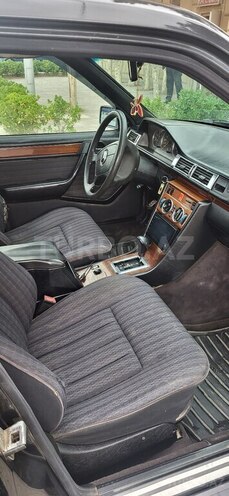 Mercedes E 220 1993, 518,000 km - 2.2 l - Sumqayıt