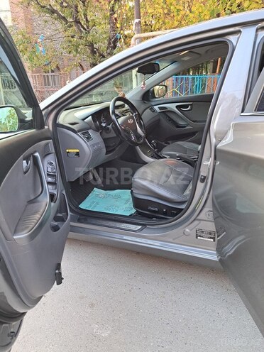 Hyundai Elantra 2014, 235,000 km - 1.8 l - Şəki