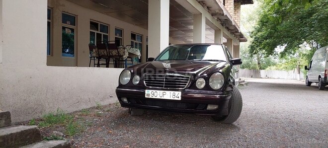 Mercedes E 220 d 2001, 435,380 km - 2.2 l - Göyçay
