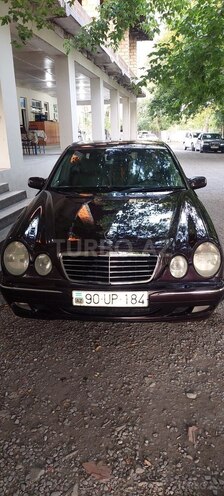 Mercedes E 220 d 2001, 435,380 km - 2.2 l - Göyçay