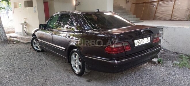 Mercedes E 220 d 2001, 435,380 km - 2.2 l - Göyçay