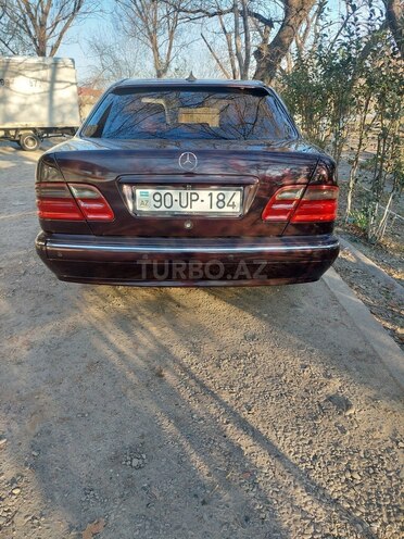 Mercedes E 220 d 2001, 435,380 km - 2.2 l - Göyçay