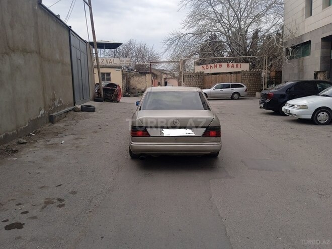 Mercedes E 230 1986, 210,000 km - 2.3 l - Bakı