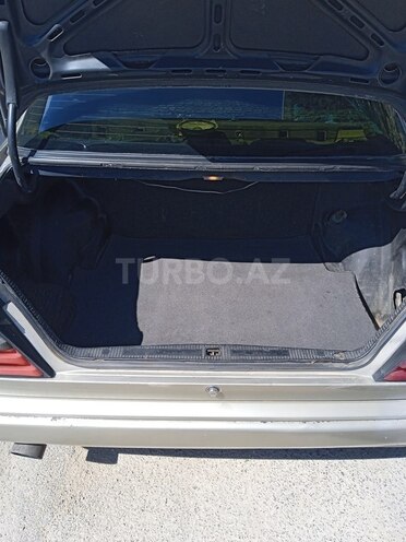 Mercedes E 230 1986, 210,000 km - 2.3 l - Bakı