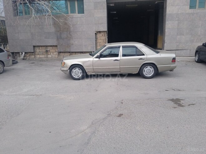 Mercedes E 230 1986, 210,000 km - 2.3 l - Bakı