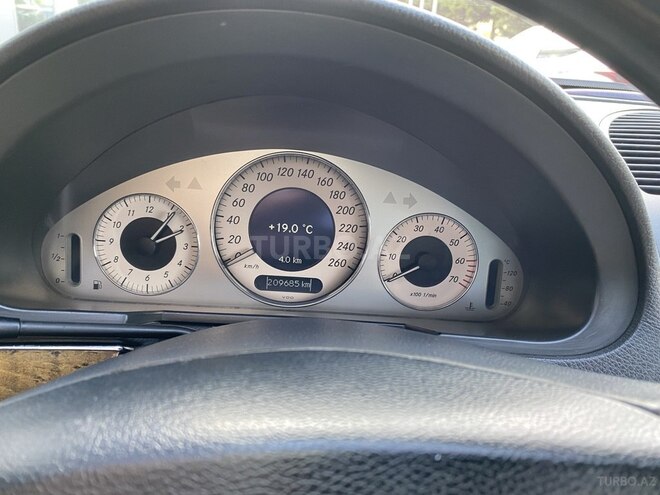 Mercedes E 240 2004, 206,000 km - 2.6 л - Bakı