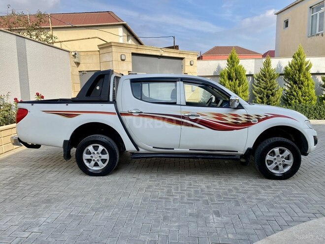 Mitsubishi L200 2014, 246,200 km - 2.5 l - Bakı