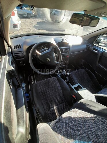 Opel Astra 1999, 25,000 km - 1.8 l - Qax