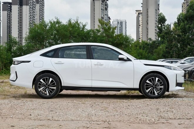 Changan Qiyuan A05-4