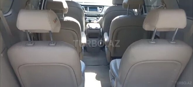 Kia Carnival-11