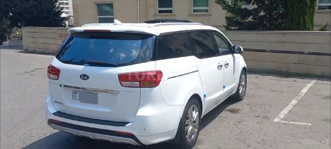 Kia Carnival-12