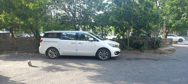 Kia Carnival-2