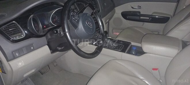 Kia Carnival-4