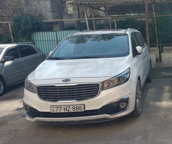 Kia Carnival-1