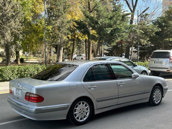 Mercedes E 240 2002, 128,000 km - 2.4 l - Bakı