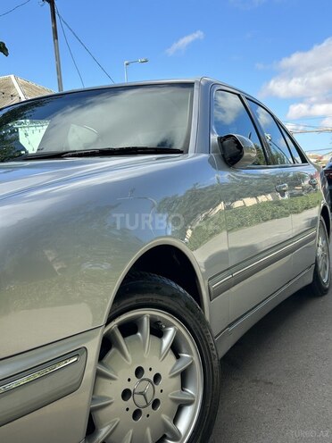 Mercedes E 240 2002, 128,000 km - 2.4 l - Bakı