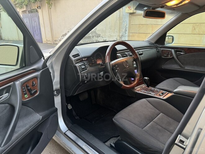 Mercedes E 240 2001, 280,000 km - 2.4 l - Bakı