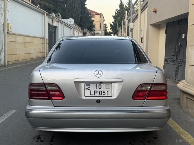 Mercedes E 240 2001, 280,000 km - 2.4 l - Bakı