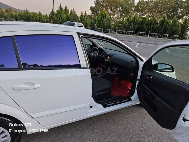 Opel Astra 2009, 186,000 km - 1.4 l - Şəki