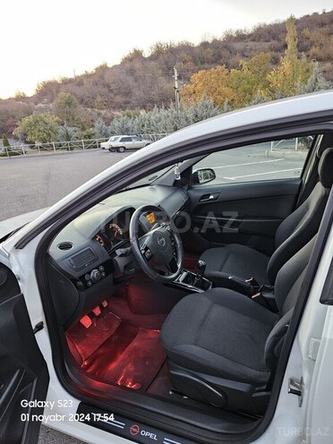 Opel Astra 2009, 186,000 km - 1.4 l - Şəki
