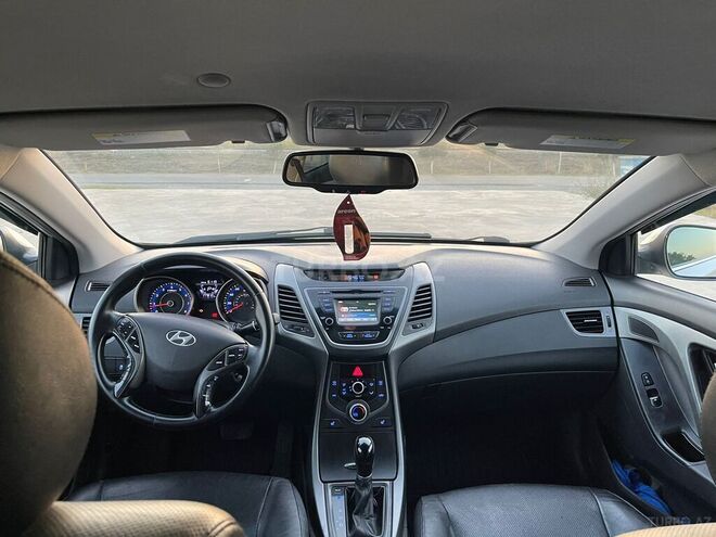 Hyundai Elantra-6