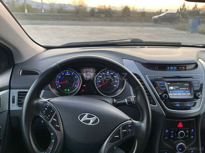 Hyundai Elantra-7