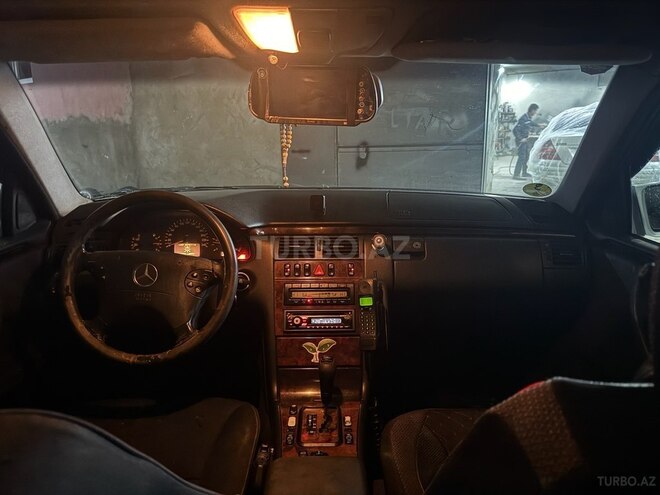 Mercedes E 220 d 2000, 345,676 km - 2.2 l - Salyan