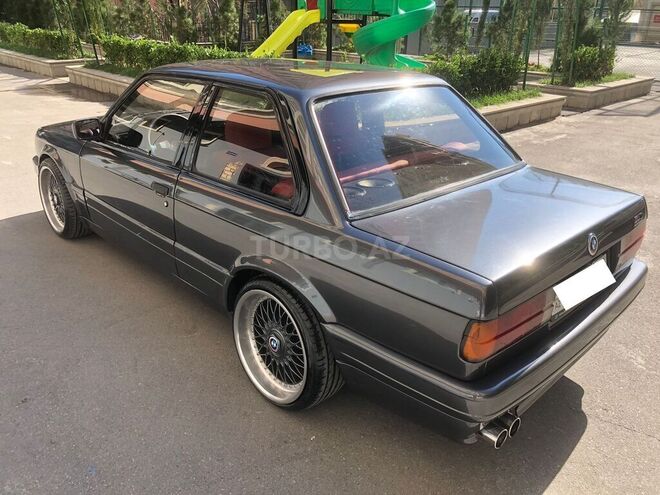 BMW 318-9
