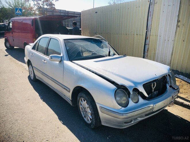Mercedes E 220 d 2000, 296,384 km - 2.2 l - Bakı