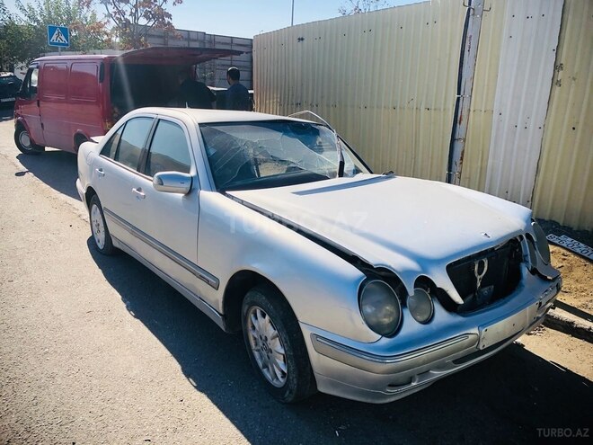 Mercedes E 220 d 2000, 296,384 km - 2.2 l - Bakı